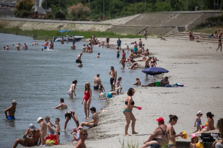 Hrvatska se prži: Pogledajte kako su se građani poku&scaron;ali rashladiti na sve načine