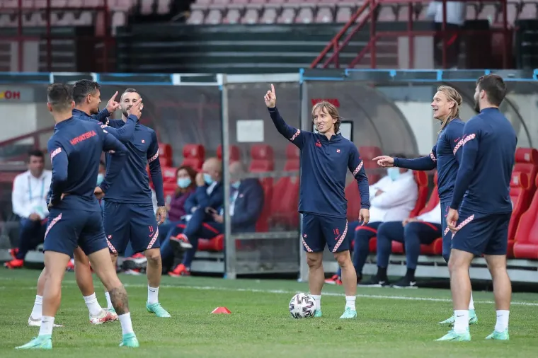 Pogledajte kako su Modrić i ekipa izgledali na treningu prije okršaja sa Škotskom