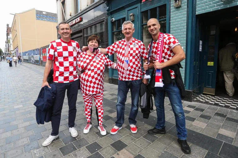Hrvatski navijači u Glasgowu uoči utakmice 3. kola u skupini E na Europskom prvenstvu između Hrvatske i &Scaron;kotske
