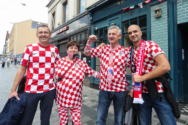 Hrvatski navijači su u gradu, pogledajte kakva atmosfera vlada uoči ključne utakmice za Vatrene na Euru