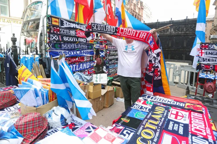 Hrvatski navijači su u gradu, pogledajte kakva atmosfera vlada uoči ključne utakmice za Vatrene na Euru