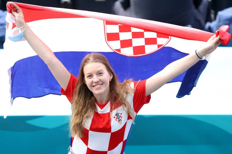 Navijači stigli na tribine, oni će biti podr&scaron;ka Vatrenima na utakmici istine