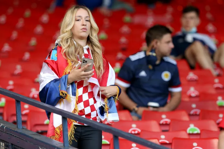 Navijači stigli na tribine, oni će biti podr&scaron;ka Vatrenima na utakmici istine