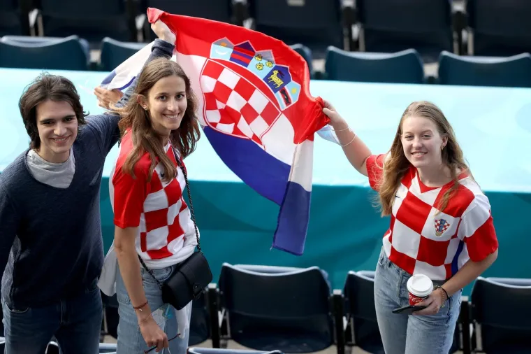 Navijači stigli na tribine, oni će biti podr&scaron;ka Vatrenima na utakmici istine