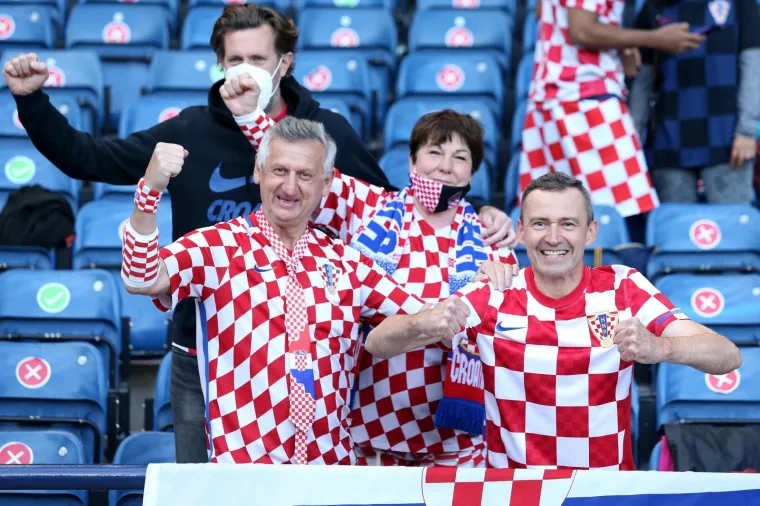 Navijači stigli na tribine, oni će biti podr&scaron;ka Vatrenima na utakmici istine