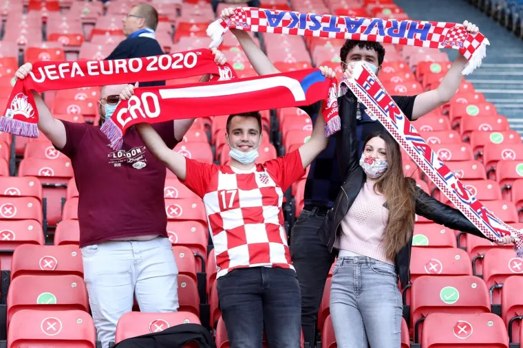 Navijači stigli na tribine, oni će biti podr&scaron;ka Vatrenima na utakmici istine