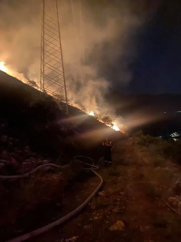 Požar u Župi Dubrovačkoj sinoć izbio požar: Buknuo je zbog nestručnog navijačkog rukovanja bakljama?