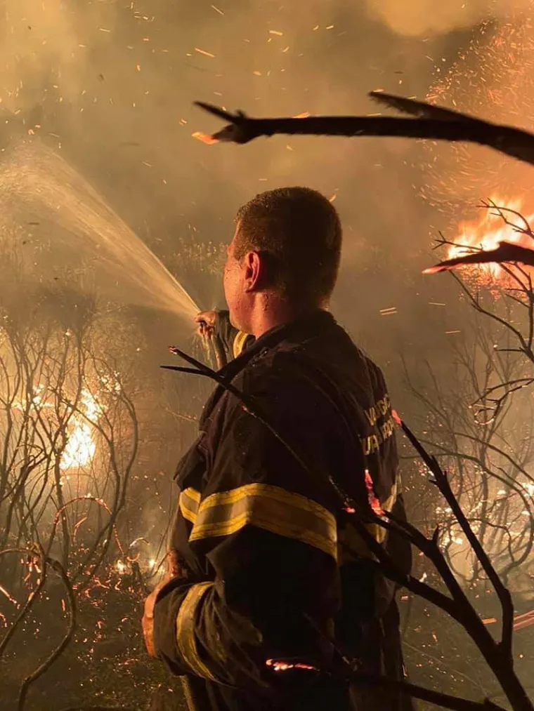 Požar u Župi Dubrovačkoj sinoć izbio požar: Buknuo je zbog nestručnog navijačkog rukovanja bakljama?