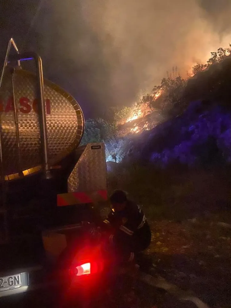 Požar u Župi Dubrovačkoj sinoć izbio požar: Buknuo je zbog nestručnog navijačkog rukovanja bakljama?