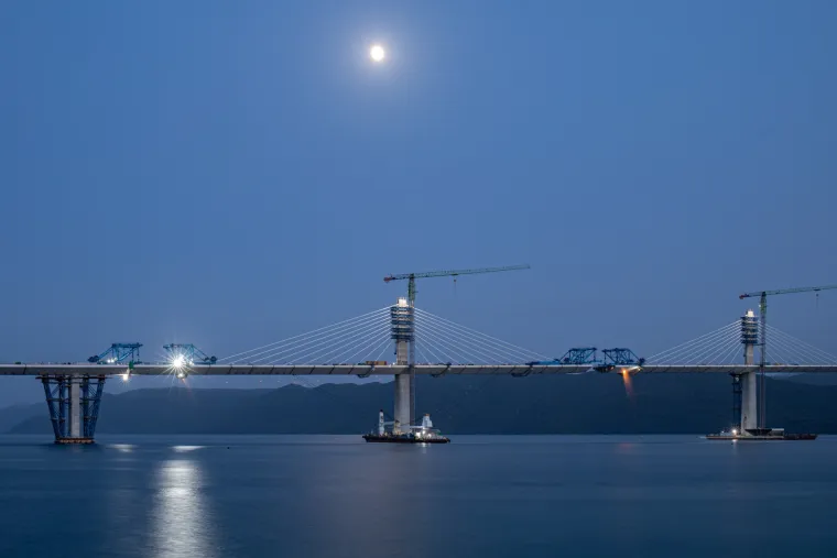 Zadnje rupe se mogu nabrojati na prste: Pogledajte kako danas izgleda gotovo zavr&scaron;en Pelje&scaron;ki most!
