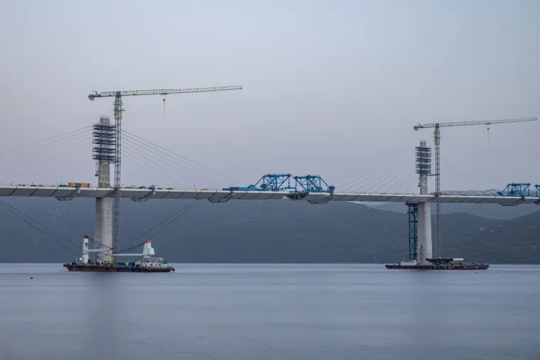 Zadnje rupe se mogu nabrojati na prste: Pogledajte kako danas izgleda gotovo zavr&scaron;en Pelje&scaron;ki most!