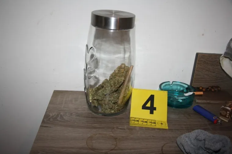 Mu&scaron;karac uhićen u mjestu blizu Zapre&scaron;ića: Objavljene fotografije laboratorija za uzgoj marihuane