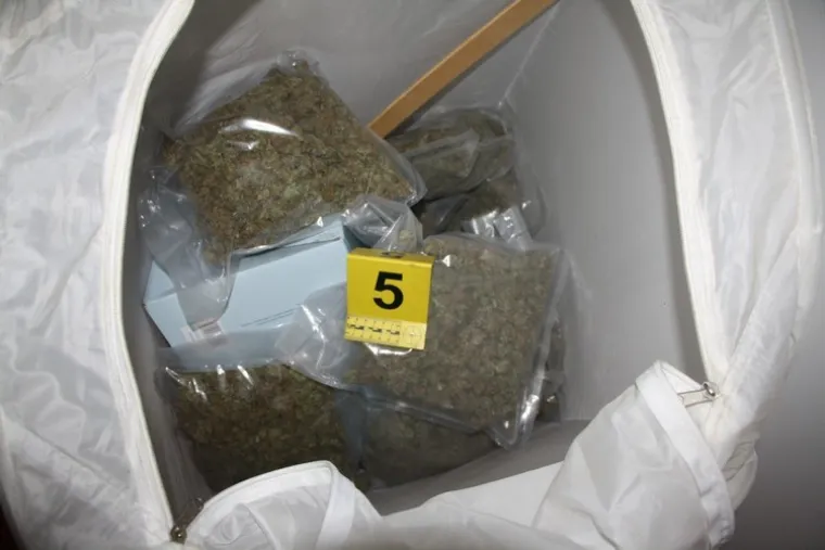 Mu&scaron;karac uhićen u mjestu blizu Zapre&scaron;ića: Objavljene fotografije laboratorija za uzgoj marihuane