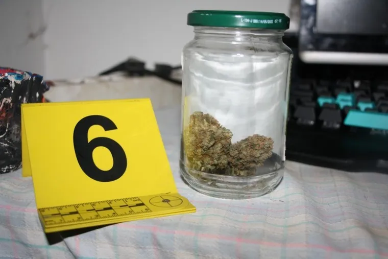 Mu&scaron;karac uhićen u mjestu blizu Zapre&scaron;ića: Objavljene fotografije laboratorija za uzgoj marihuane