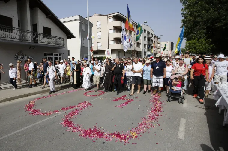 Bliži se velika obljetnica ukazanja u Međugorju: Hodočasnici iz cijelog svijeta okupljaju se u hercegovačkom selu