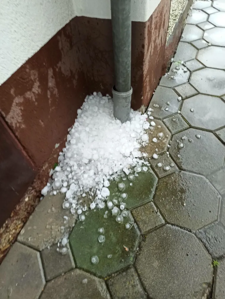 Nevrijeme u Požegi: Padao led veličine oraha i stanovnicima zadao probleme