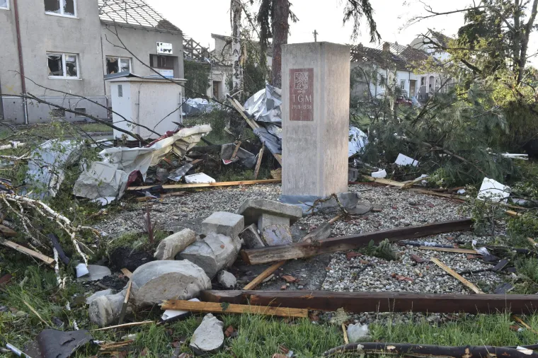 Apokaliptični prizori nakon jučera&scaron;njeg tornada na jugu Če&scaron;ke