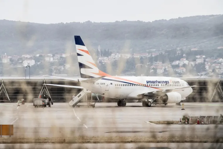 Pogledajte prizore iz Zračne luke Split gdje je prizemljen češki putnički avion zbog dojave o bombi