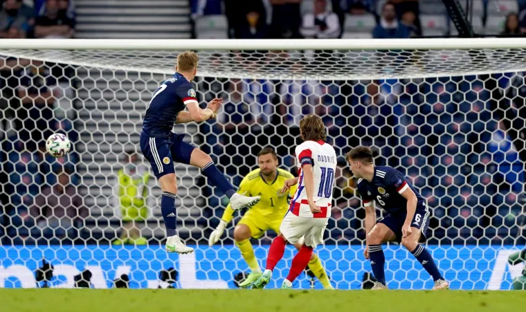Uz Modrićev, u konkurenciji za najljep&scaron;i pogodak trećeg kola jo&scaron; su pogodak Roberta Lewandowskog &Scaron;vedskoj, Irfana Cana Kahvecija &Scaron;vicarskoj i Andreasa Christensena Rusiji.