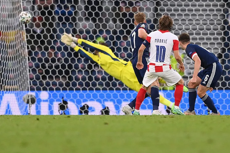 Modrićeva majstorija u konkurenciji za najljep&scaron;i gol trećeg kola u skupinama Eura