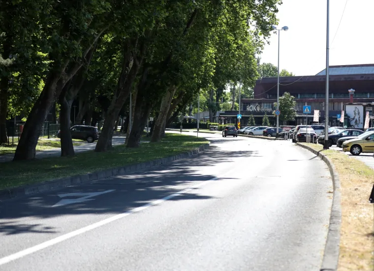 Prometna nesreća u Zagrebu: Motociklist pokosio pje&scaron;akinju i na mjestu je usmrtio