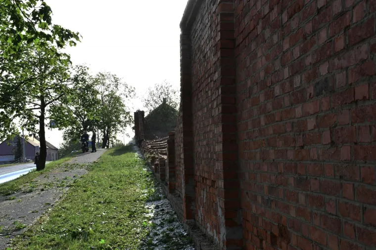 Pod naletom jakog vjetra uru&scaron;en dio zida na ženskom zatvoru u Požegi