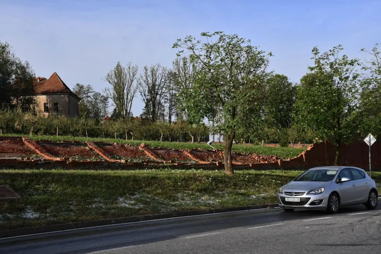 Pod naletom jakog vjetra uru&scaron;en dio zida na ženskom zatvoru u Požegi