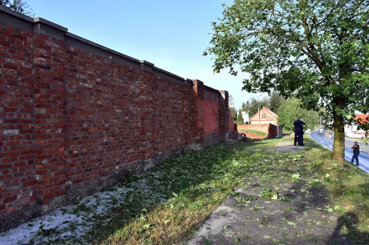 Pod naletom jakog vjetra uru&scaron;en dio zida na ženskom zatvoru u Požegi