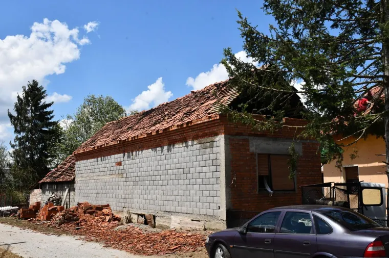 Pogledajte posljedice jučera&scaron;njeg nevremena u selu &Scaron;eovica i u prigradskim naseljima Požege