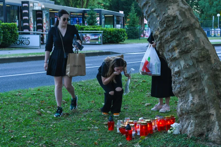 Studenti palili svijeće na mjestu gdje je poginula 20-godi&scaron;nja djevojka