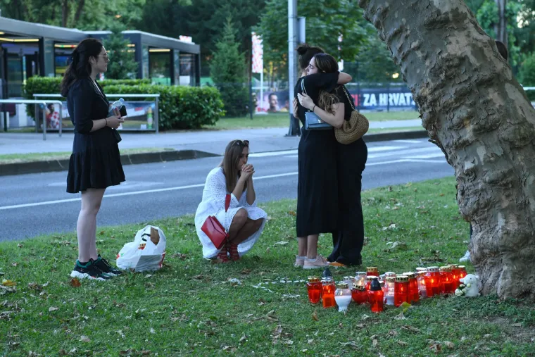 Studenti palili svijeće na mjestu gdje je poginula 20-godi&scaron;nja djevojka