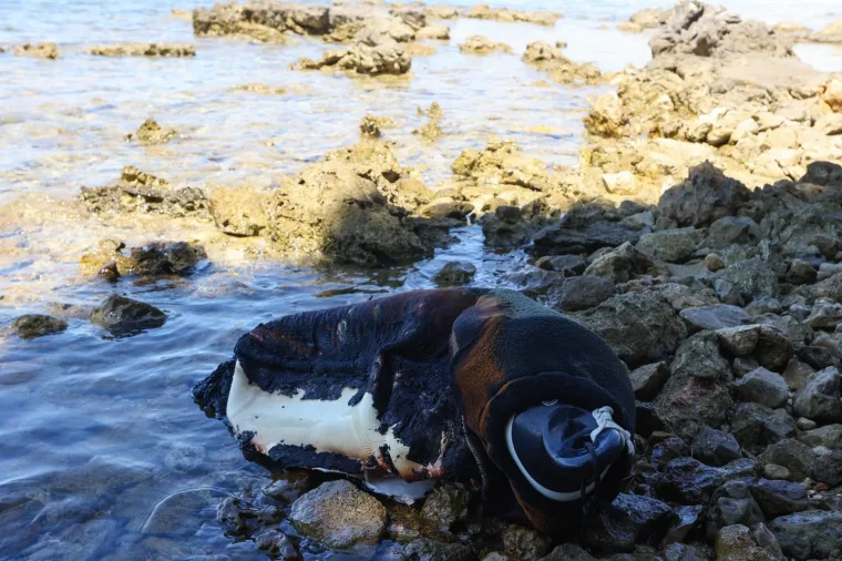 Zapalila se brodica kod Biograda na Moru, vatrogasci gase požar