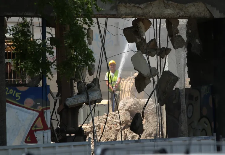 Te&scaron;ka mehanizacija počela je ru&scaron;iti i pročelje biv&scaron;e tvornice 'Kamensko', taj dio Zagreba vi&scaron;e nikad neće biti isti