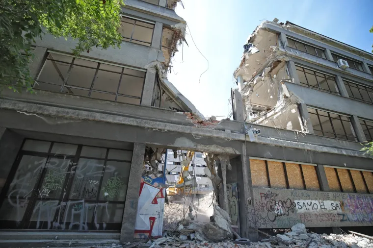 Te&scaron;ka mehanizacija počela je ru&scaron;iti i pročelje biv&scaron;e tvornice 'Kamensko', taj dio Zagreba vi&scaron;e nikad neće biti isti