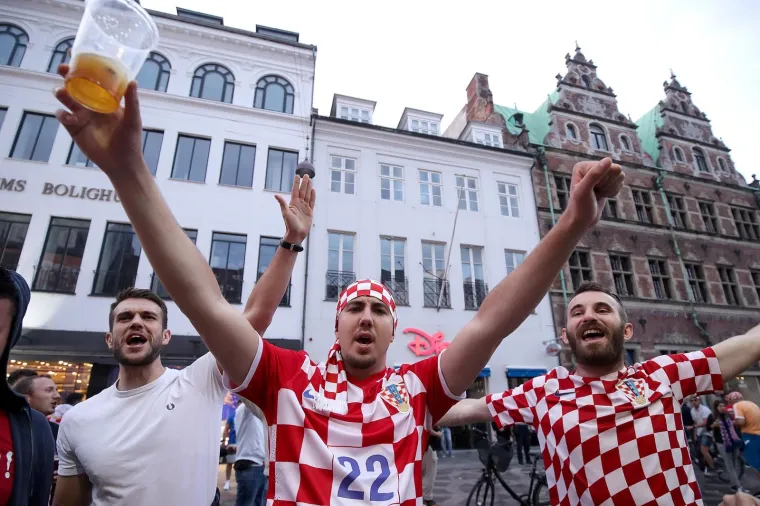 Sprema se spektakl; Pogledajte &scaron;to su hrvatski navijači sinoć radili na ulicama Kopenhagena