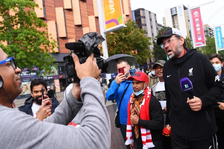 'Jurgen Klopp' uletio među navijače, odmah je nastala ludnica