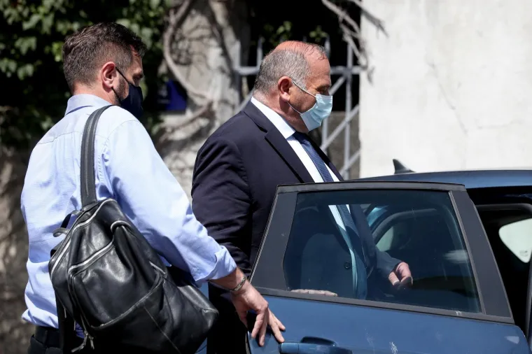 Glavni ravnatelj HRT-a Kazimir Bačić u pratnji istražitelja napustio je svoj dom Tuškancu