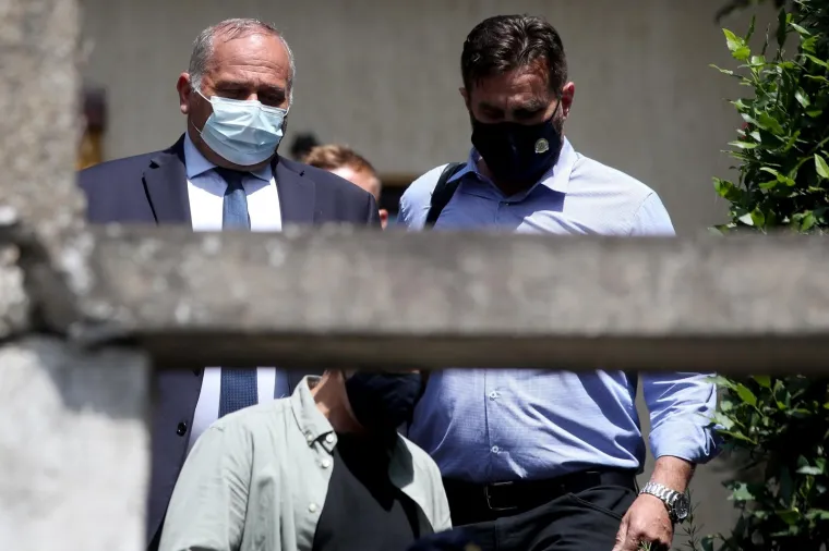 Glavni ravnatelj HRT-a Kazimir Bačić u pratnji istražitelja napustio je svoj dom Tuškancu