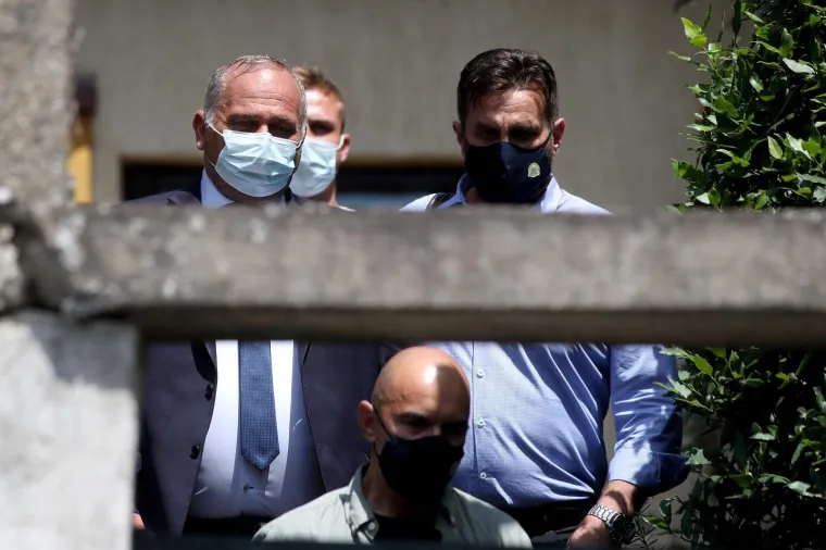 Glavni ravnatelj HRT-a Kazimir Bačić u pratnji istražitelja napustio je svoj dom Tuškancu