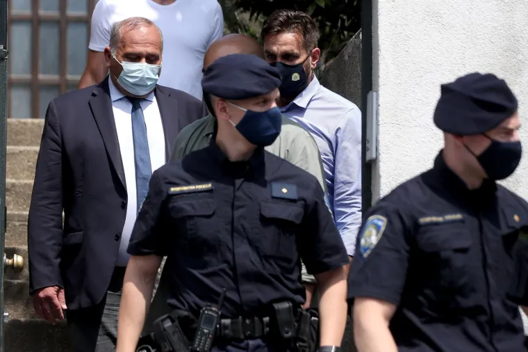 Glavni ravnatelj HRT-a Kazimir Bačić u pratnji istražitelja napustio je svoj dom Tuškancu