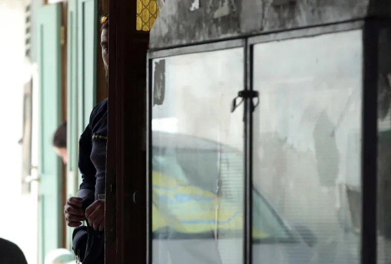 Ovo je navodno sporan stan u Radićevoj koji je Bačić dobio kao 'zahvalu' od Lončarića. Policija ga pretražuje