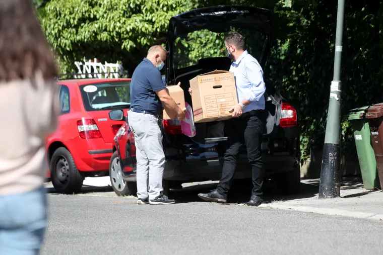 Policija u pretresu kuće glavnog ravnatelja HRT-a Kazimira Bačića