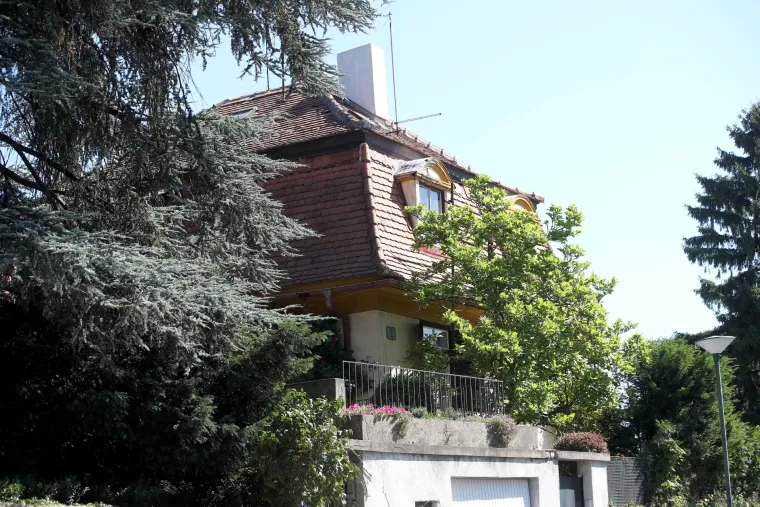 Policija u pretresu kuće glavnog ravnatelja HRT-a Kazimira Bačića