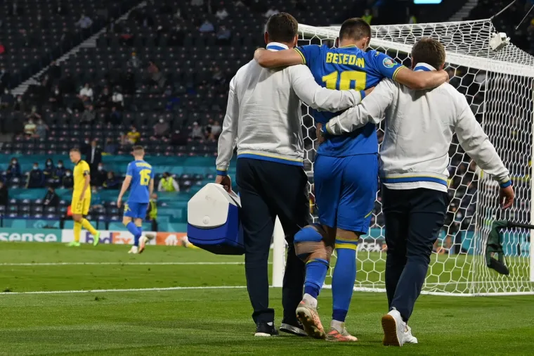 Besedin izlazi s terena