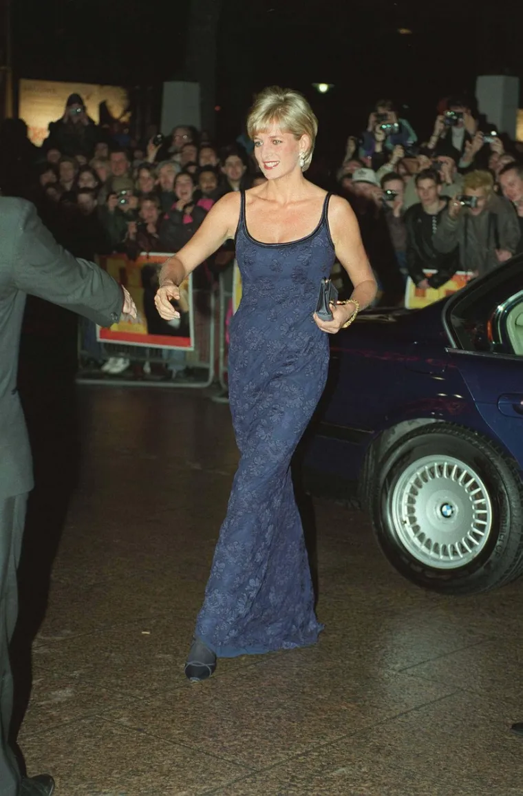 Princeza Diana nije šljivila kraljevska pravila odijevanja: Sjećate li se ovih njezinih seksi izdanja?