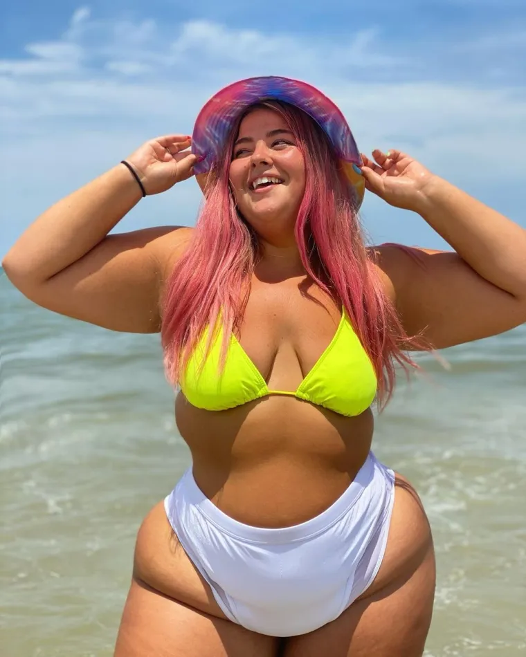 Roditelji su je cijeli život tjerali da smršavi, a danas joj upravo plus-size obline donose kruh na stol