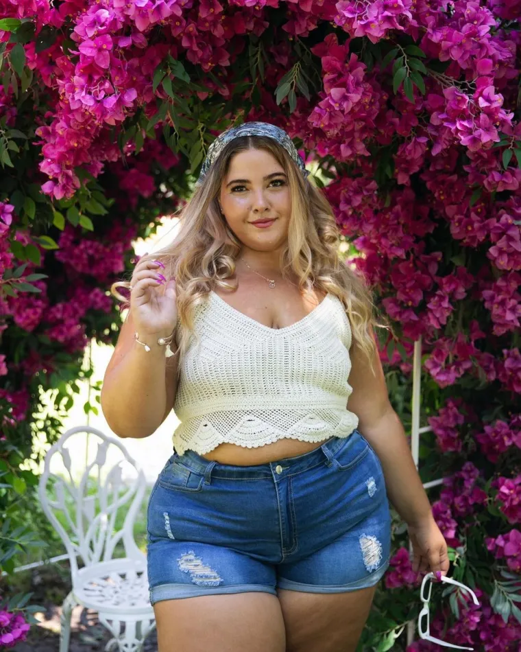 Roditelji su je cijeli život tjerali da smršavi, a danas joj upravo plus-size obline donose kruh na stol