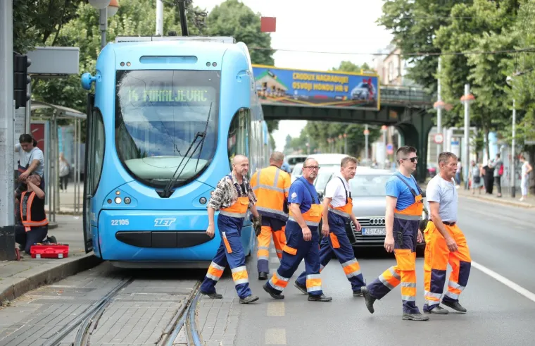 Jutros postavili novi semafor i ubrzo nakon toga na tom mjestu se dogodio sudar tramvaja i automobila