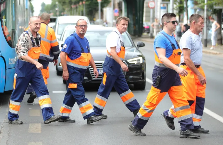Jutros postavili novi semafor i ubrzo nakon toga na tom mjestu se dogodio sudar tramvaja i automobila
