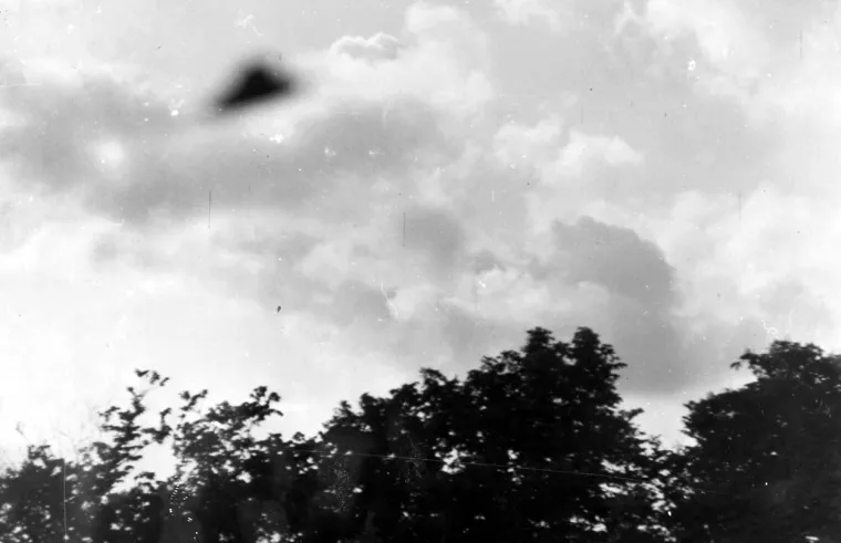 Mnogi su i snimili NLO-e, no za većinu se ispostavilo da su tek greška pri snimanju. Primjerice, na ovoj fotografiji je golub, zamućen zbog duge ekspozicije.  Foto:Profimedia